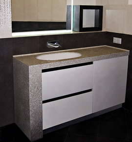 нестандартная мебель для ванной на заказ с каменной боковиной