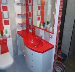 изготовление мебели в ванную красная