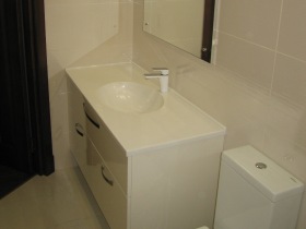  белая мебель для ванной 710-2