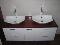 мебель для ванной комнаты белый лак с 2 накладными раковинами